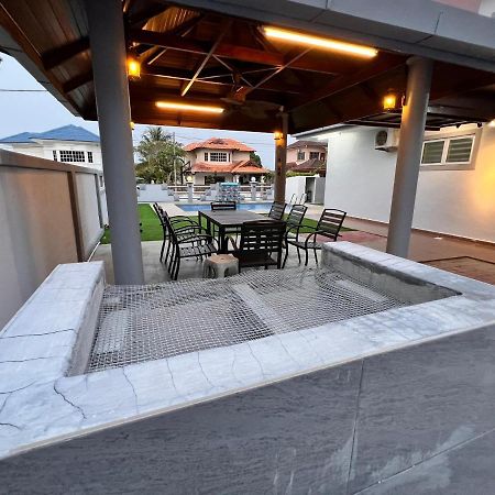 Bearbrick Homestay With Pool Port Dickson Extérieur photo