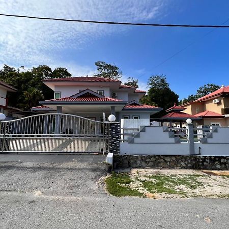 Bearbrick Homestay With Pool Port Dickson Extérieur photo