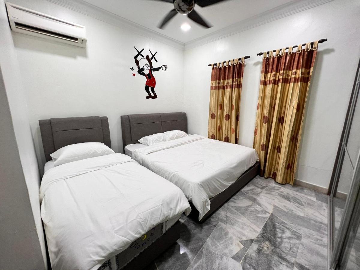 Bearbrick Homestay With Pool Port Dickson Extérieur photo