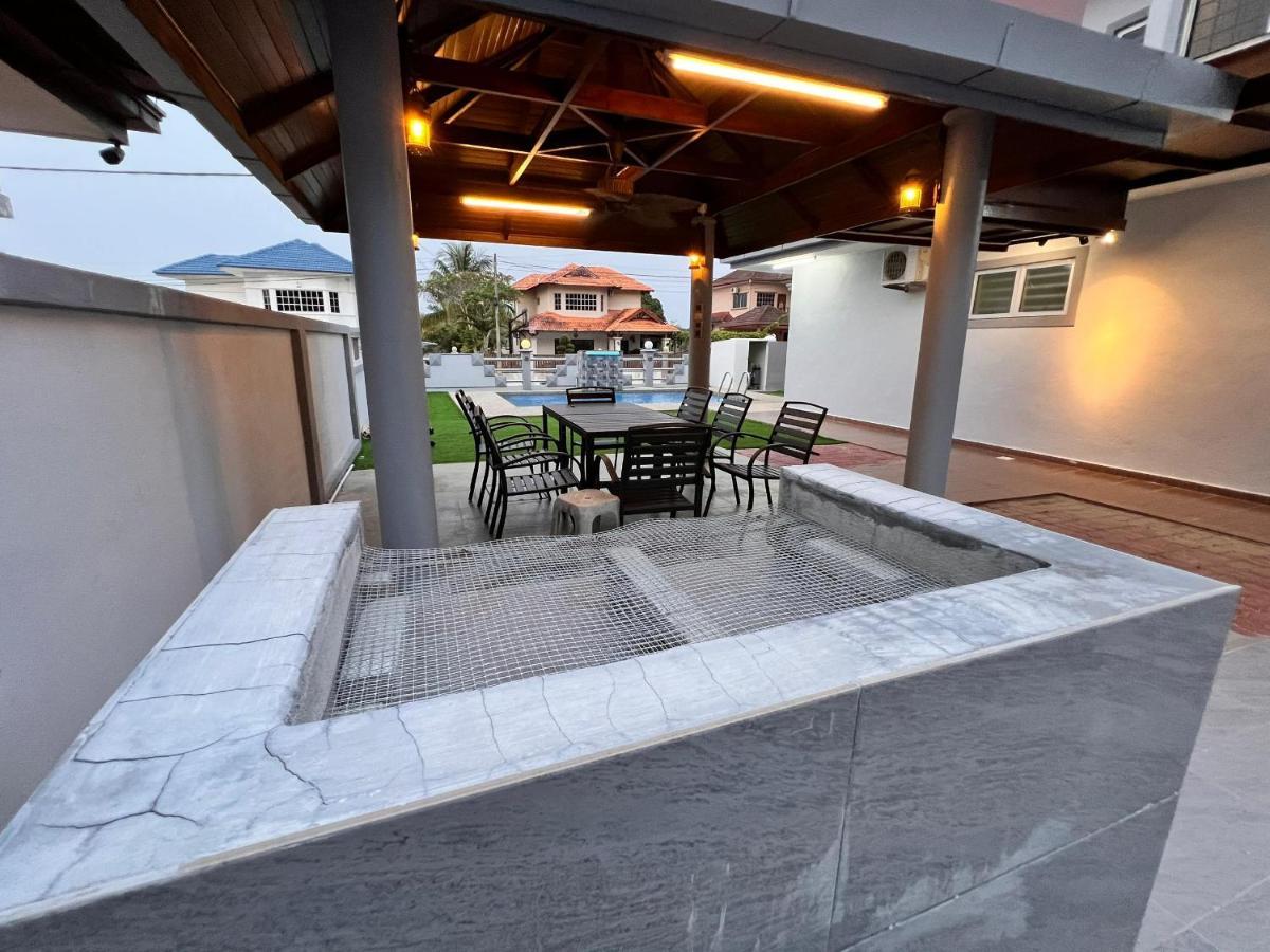 Bearbrick Homestay With Pool Port Dickson Extérieur photo