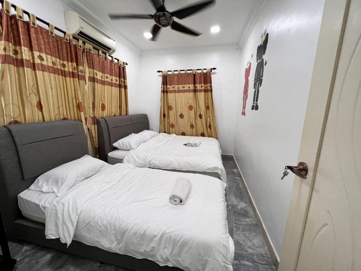 Bearbrick Homestay With Pool Port Dickson Extérieur photo