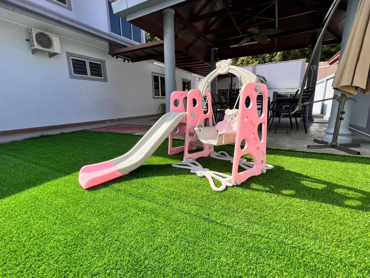 Bearbrick Homestay With Pool Port Dickson Extérieur photo