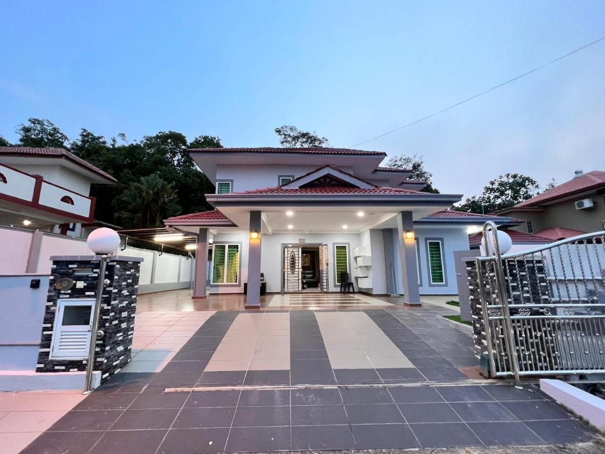 Bearbrick Homestay With Pool Port Dickson Extérieur photo