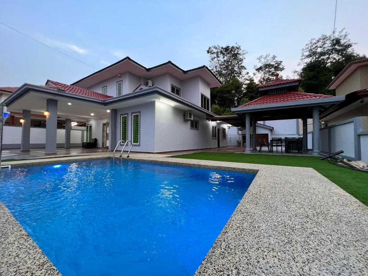 Bearbrick Homestay With Pool Port Dickson Extérieur photo