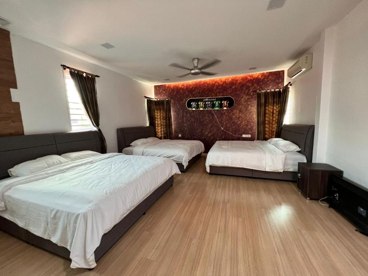 Bearbrick Homestay With Pool Port Dickson Extérieur photo